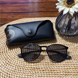 Ray-Ban Classic Black Polarized Sunglasses with Case AS IS
